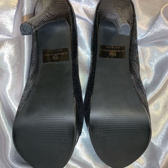 Heels - Picture 2 of 5